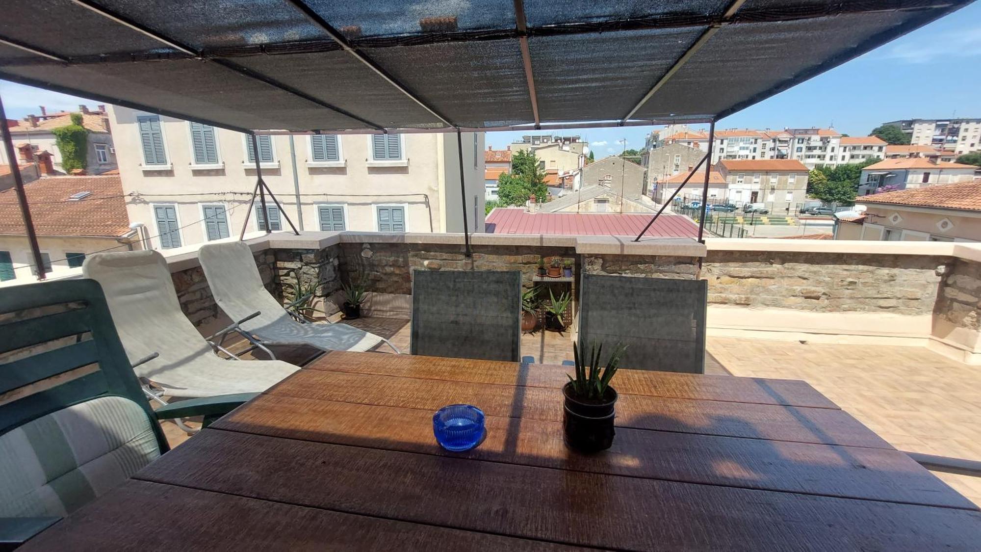 Apartment In Centre With Huge Terace